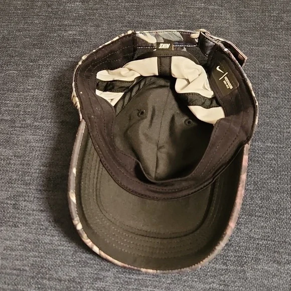 NWOT Nike Heritage86 Logo Floral Tennis Cap